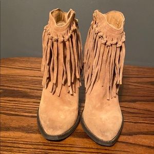 Size 6 Very Volatile booties